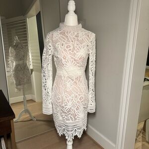 Long-Sleeve White Lace Lined Dress Size Small